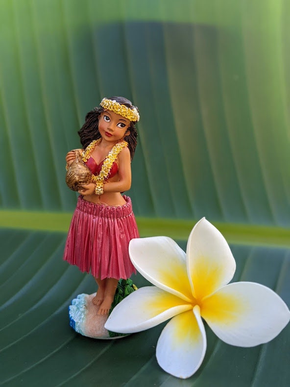 Dashboard Hula Doll: Hand Painted, Natural Skirt - Car Decor