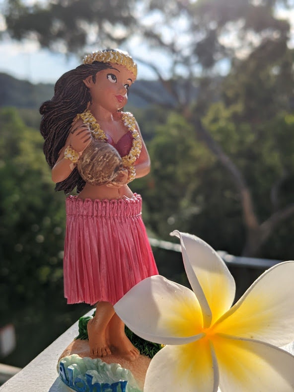 Dashboard Hula Doll: Hand Painted, Natural Skirt - Car Decor