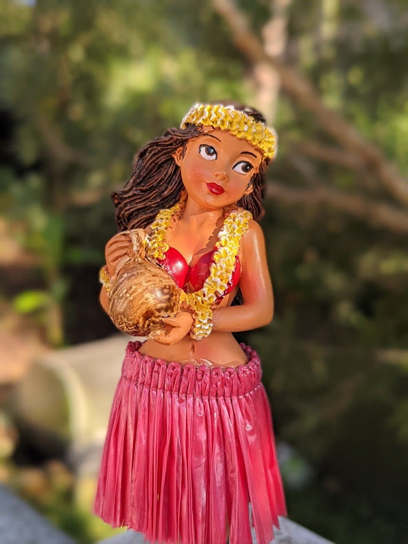 Dashboard Hula Doll: Hand Painted, Natural Skirt - Car Decor