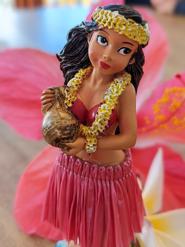 Dashboard Hula Doll: Hand Painted, Natural Skirt - Car Decor