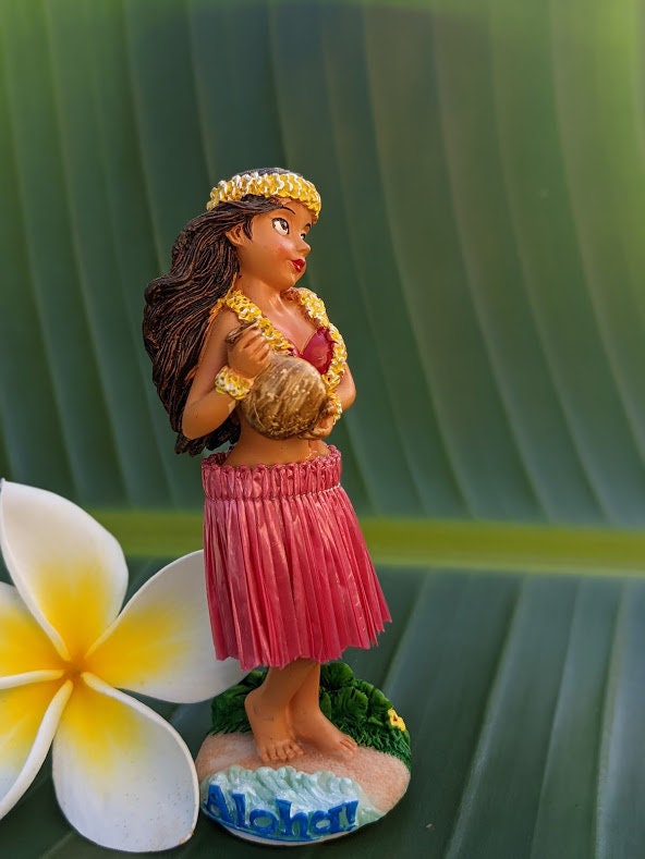 Hawaiian Dashboard Doll – Hand Painted Hula Girl with Natural Skirt & Adhesive Base