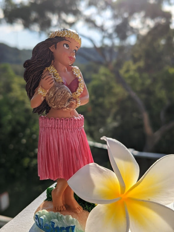 Hawaiian Dashboard Doll – Hand Painted Hula Girl with Natural Skirt & Adhesive Base