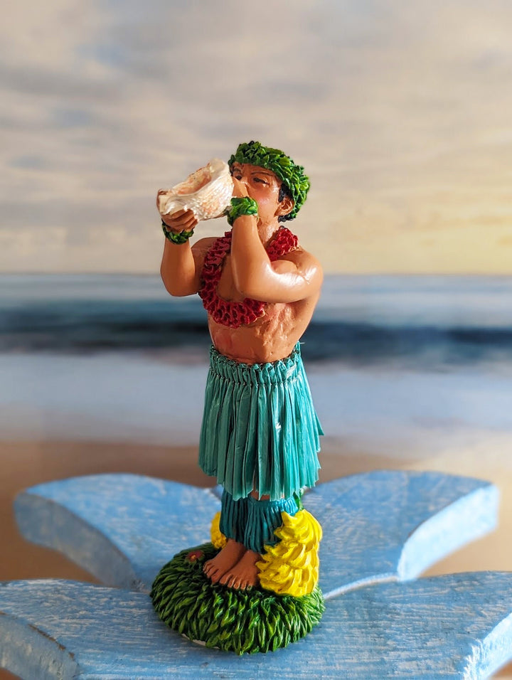 Dashboard Hula Doll – Hand Painted Hawaiian Hula Figurines with Natural Skirt