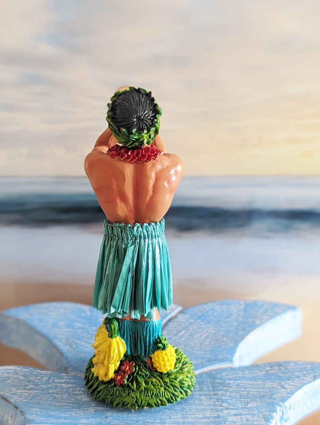 Dashboard Hula Doll – Hand Painted Hawaiian Hula Figurines with Natural Skirt