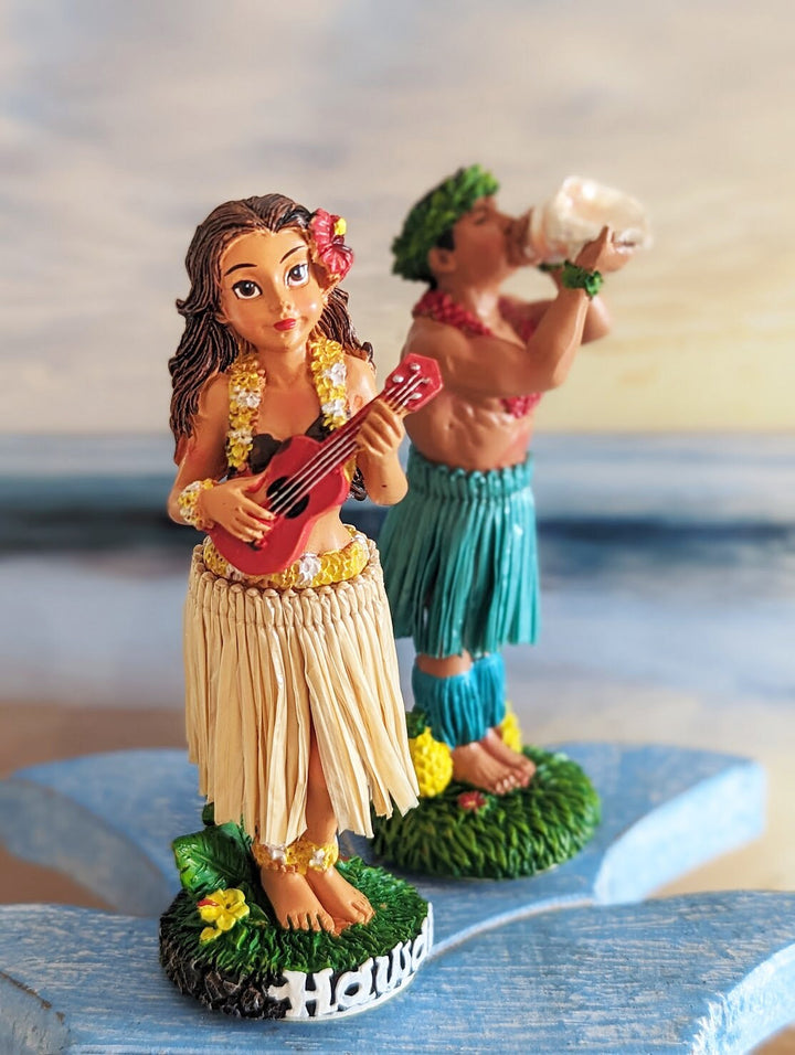 Dashboard Hula Doll – Hand Painted Hawaiian Hula Figurines with Natural Skirt