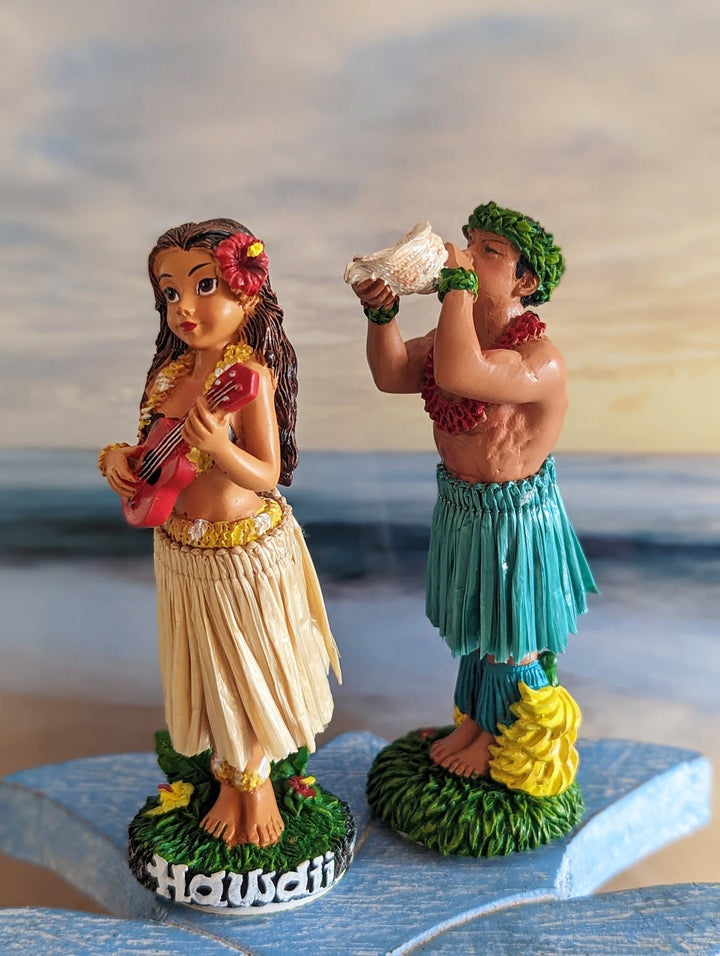 Dashboard Hula Doll – Hand Painted Hawaiian Hula Figurines with Natural Skirt